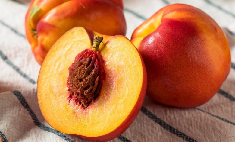 How To Eat A Nectarine Properly