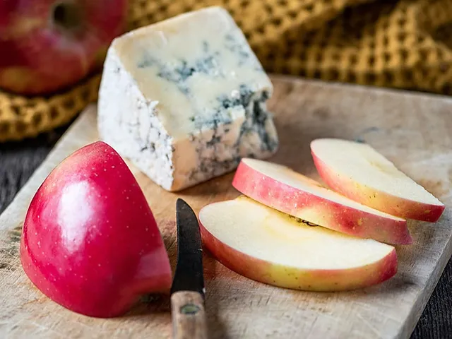 10 Best Cheese To Eat With Apples - The Perfect Pairings