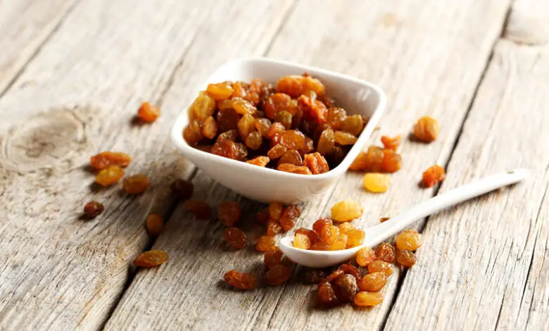 How To Eat Raisins For Glowing Skin