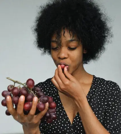 Benefits Of Eating Grapes At Night, is it healthy to eat grapes at night