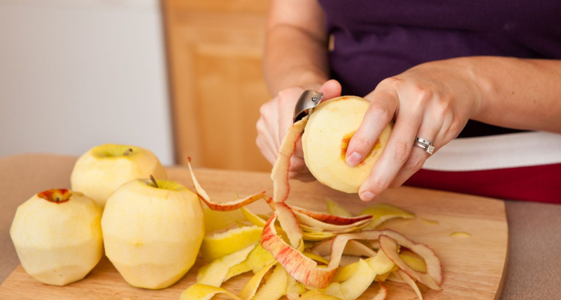 Is It Better To Eat An Apple With Or Without The Skin?