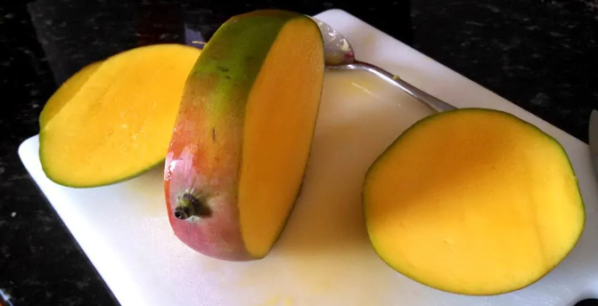 How To Prepare A Fresh Mango